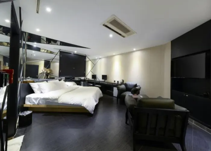Hotel Life Style S 2*